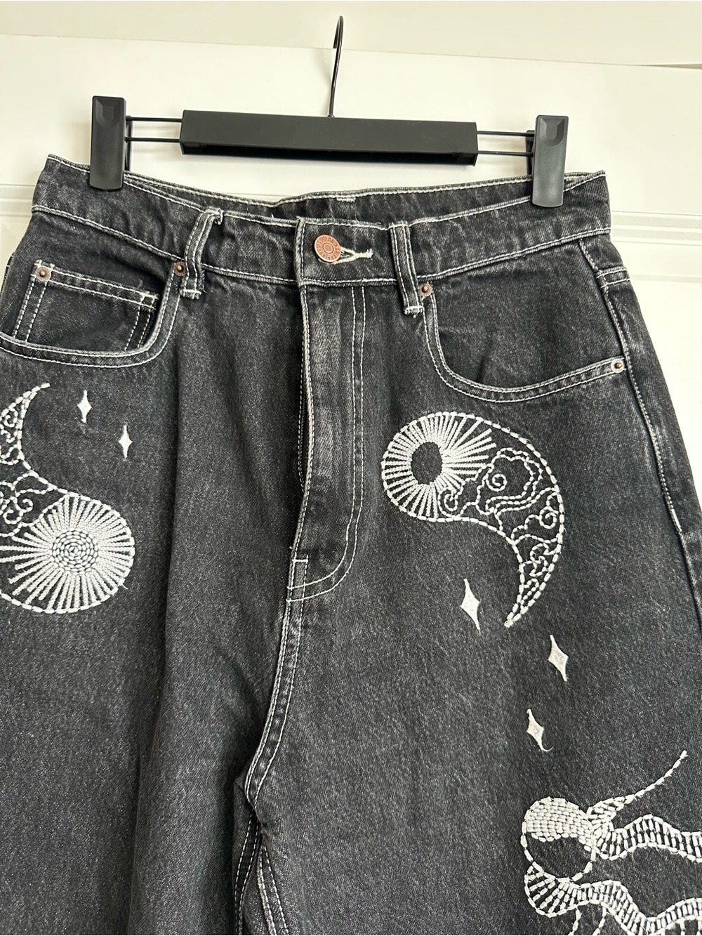 NWT BDG High-Waisted Baggy Jean — Embroidered - Picture 7 of 11